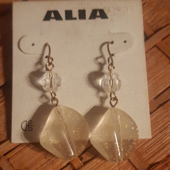 Earrings - Picture 2 of 4